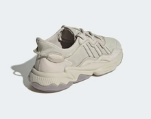 Cargar imagen en el visor de la galería, ADIDAS "OZWEEGO GREY"