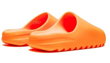 Load image into Gallery viewer, YEEZY SLIDE "ENFLAMEO ORANGE"