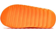 Load image into Gallery viewer, YEEZY SLIDE "ENFLAMEO ORANGE"