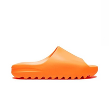 Load image into Gallery viewer, YEEZY SLIDE "ENFLAMEO ORANGE"