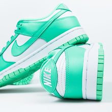 Cargar imagen en el visor de la galería, DUNK "GREEN GLOW"