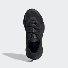 Cargar imagen en el visor de la galería, ADIDAS "OZWEEGO BLACK"