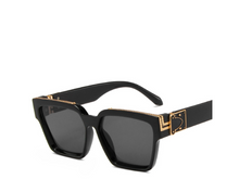 Cargar imagen en el visor de la galería, GAFAS DE SOL -  GOLD "BLACK" LV