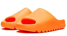 Load image into Gallery viewer, YEEZY SLIDE &quot;ENFLAMEO ORANGE&quot;
