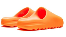 Load image into Gallery viewer, YEEZY SLIDE &quot;ENFLAMEO ORANGE&quot;
