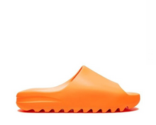 Load image into Gallery viewer, YEEZY SLIDE &quot;ENFLAMEO ORANGE&quot;
