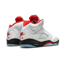 Cargar imagen en el visor de la galería, RETRO 5 HIGH &quot;FIRE RED SILVER&quot;
