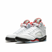 Cargar imagen en el visor de la galería, RETRO 5 HIGH &quot;FIRE RED SILVER&quot;
