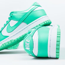 Cargar imagen en el visor de la galería, DUNK &quot;GREEN GLOW&quot;
